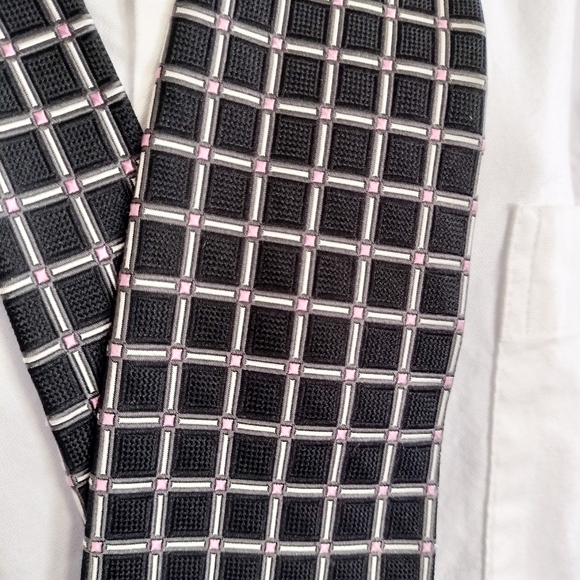 Daniel Cremieux Tie Mens Hand Made USA 100% Silk Geometric Black w/ Pink Long - Picture 10 of 10